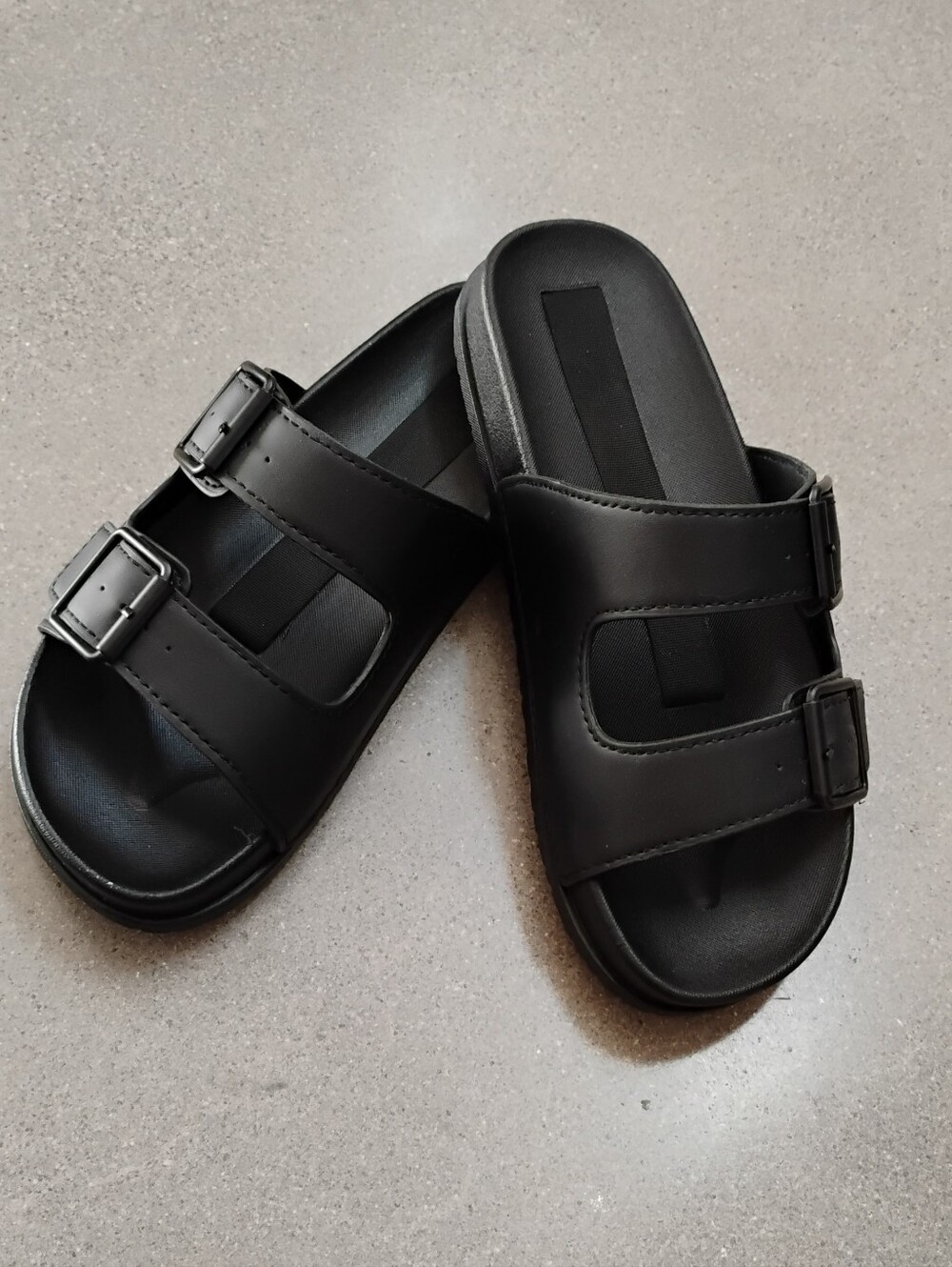 Earthing Classic Black Double-Buckle Slides
